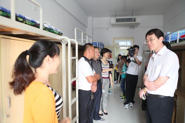 淄博师专2012级新生入学报到-淄博师范高等专科学校